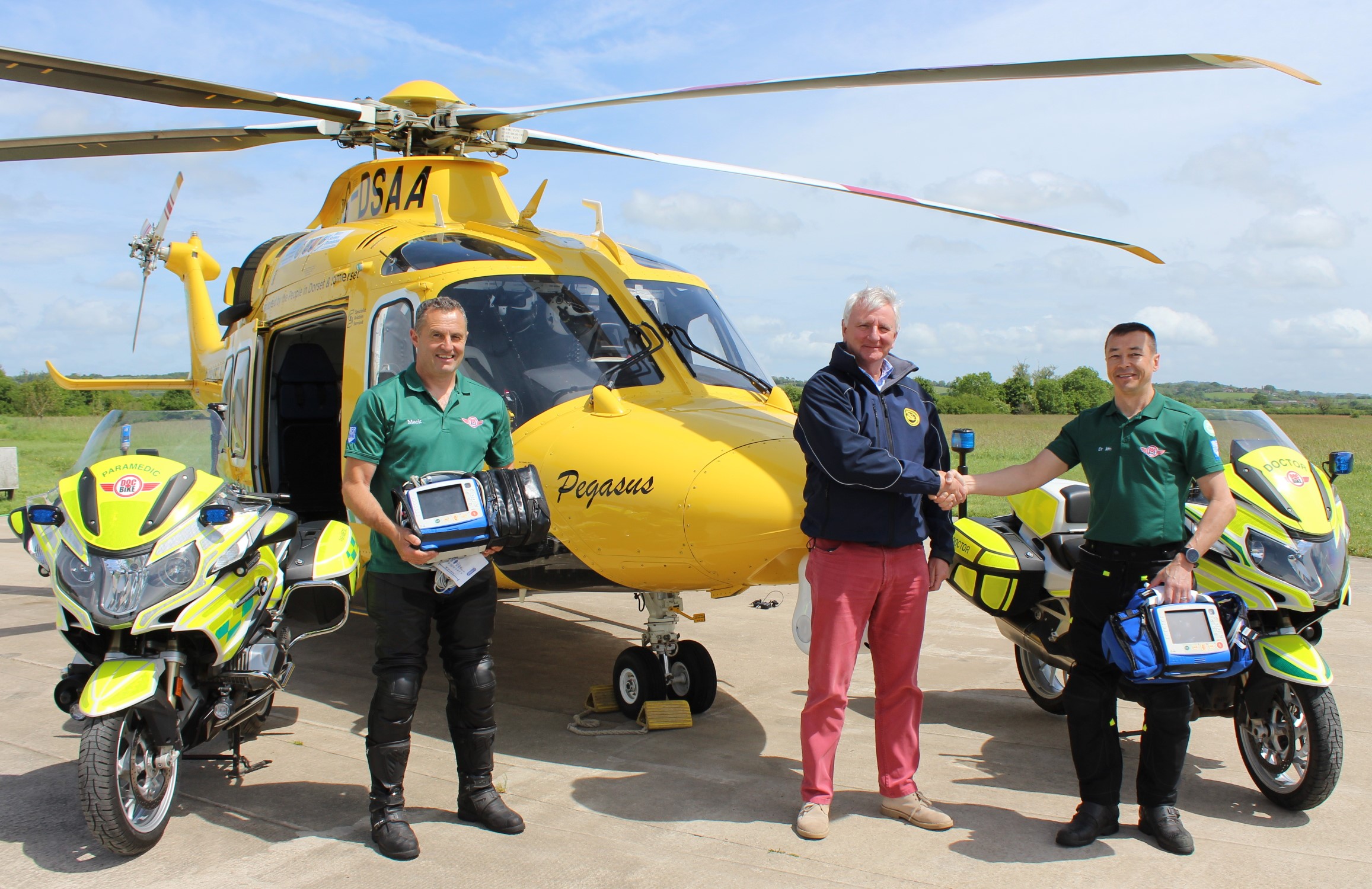 Dr Ian Mew and Mark Willams paying thanks to DSAA CEO Bill Sivewright